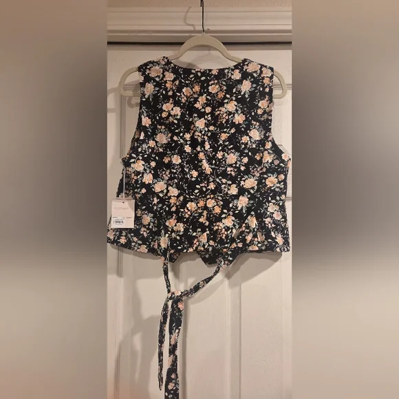 Women's LC Lauren Conrad V-Neck Vest - Picture 3 of 6